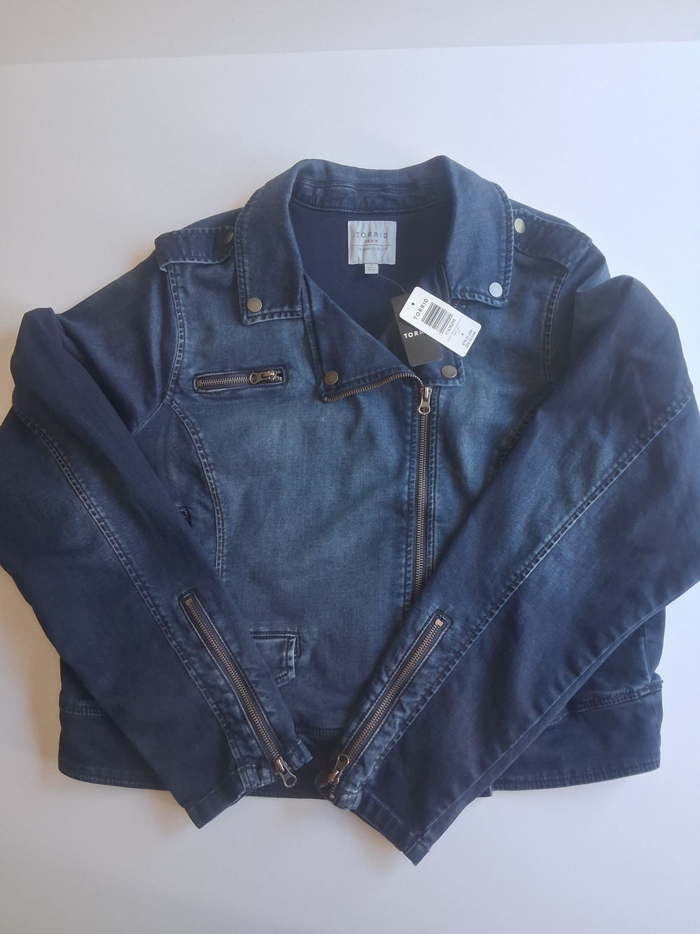 NWT Torrid Womens Denim Moto Jacket with Zipper Details 98% Cotton Size 4